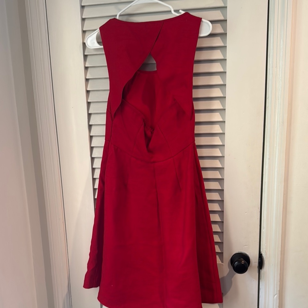 Outback Red Elegant Backless Dress - Picture 4 of 4